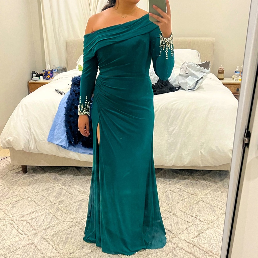 Brand new one shoulder Mac Duggal dress in Emerald